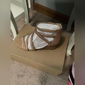 Lucky Brand Tan Sandals with Braided Design